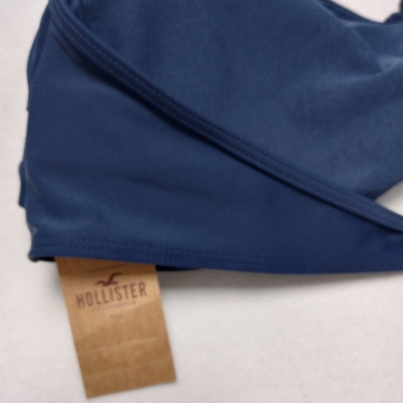 NWT Hollister Betty's Navy Ruffle Bikini Top, size Large - Picture 6 of 8